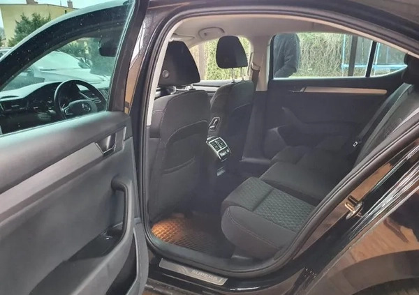 Skoda Superb cena 79900 przebieg: 155500, rok produkcji 2018 z Wołomin małe 379